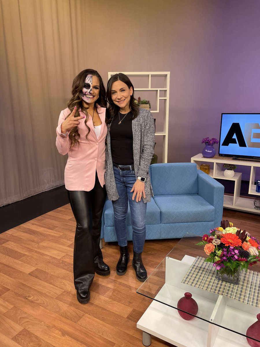 karadominick's tweet photo. Thanks to @thunderrosa22 for stopping by @MassAppealWWLP today — check out @AEW tomorrow night at @MM_Center 💪🏻 💪🏻 https://t.co/8ZvnMnxoWM