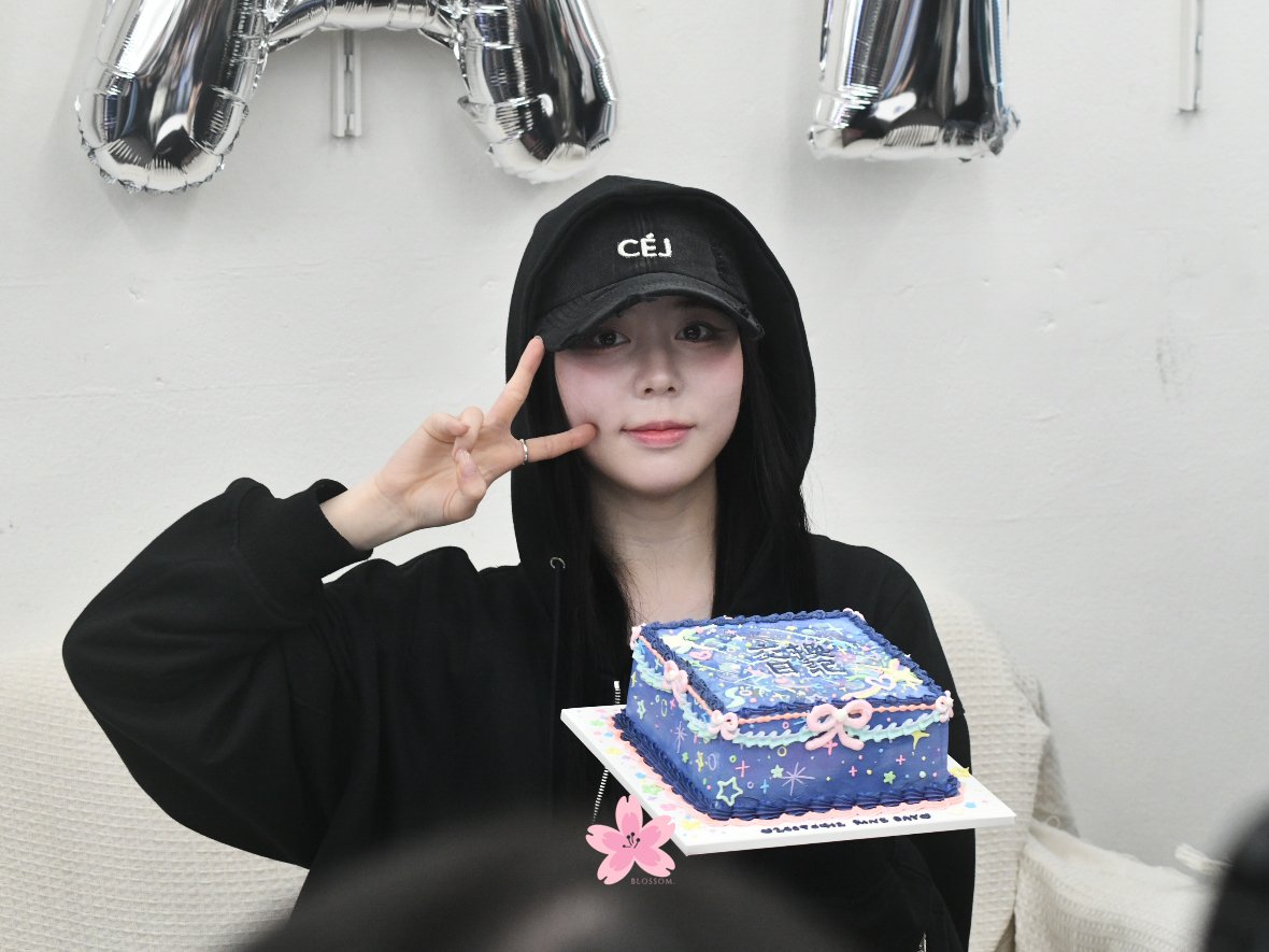flovver124's tweet photo. 250412
🎉
#아기고양이_혜리네_생일이네 #LittleKitty_HyeRin_Day

#정혜린 #HyeRin
#트리플에스 #tripleS https://t.co/pLW14vtBYq