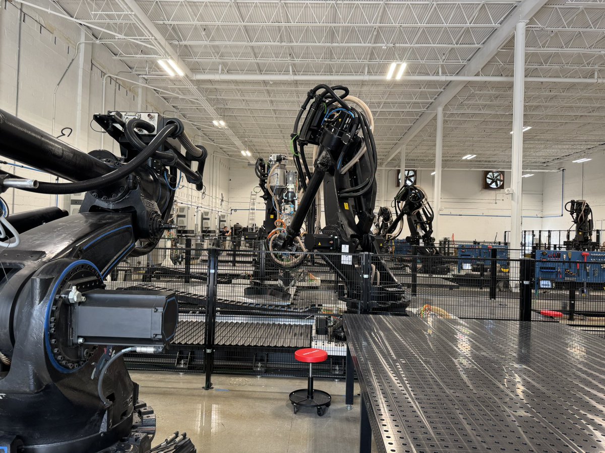 EdMontanari's tweet image. I attended the opening of the Haddy Micro Factory in St. Petersburg. From furniture to aerospace, Haddy’s AI powered micro factories adapt to any material, in any scale, anywhere. Thank you to Haddy CEO Jay Rogers and former Senator @JeffreyBrandes for making this happen.