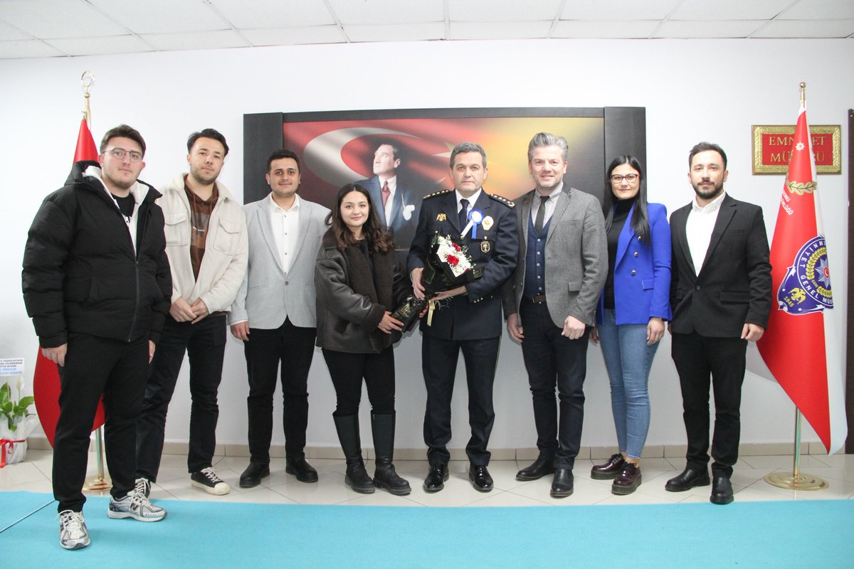 Kastamonu Üniversitesi Sivil Havacılık Meslek Yüksekokulu Müdürü Prof.Dr.Engin Kanbur, İİBF İşletme Bölüm Başkanı Prof.Dr. Aysun Kanbur ve beraberindeki heyet, İl Emniyet Müdürümüz Kayhan Ay'ı ziyaret ederek teşkilatımızın kuruluş yıl dönümünü kutladı.

Nazik ziyaretlerinden