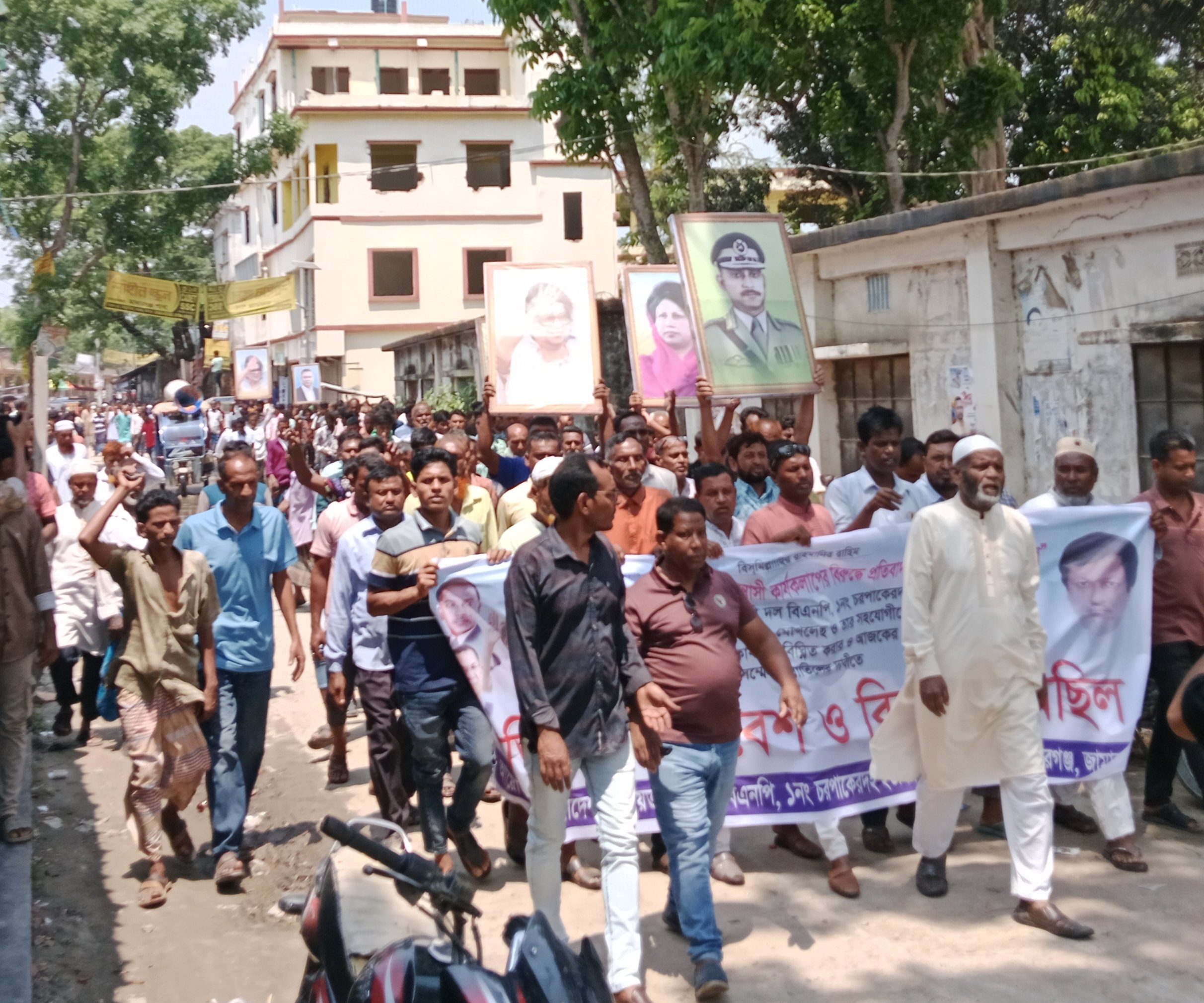 মাদারগঞ্জে ইউনিয়ন বিএনপির সম্মেলন বাতিলের দাবীতে প্রতিবাদ সমাবেশ ও বিক্ষোভ মিছিল