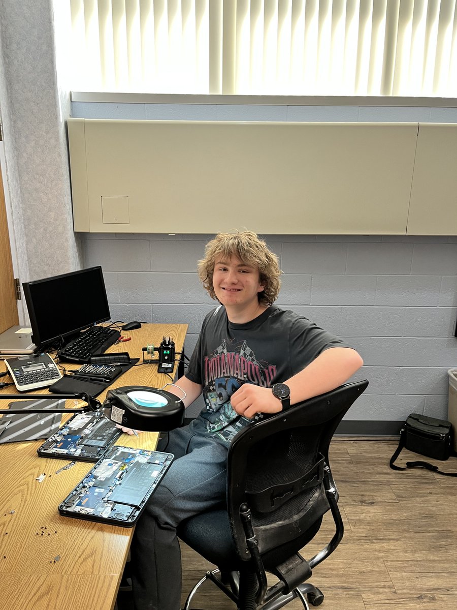 Maconaquah Tech tweet media