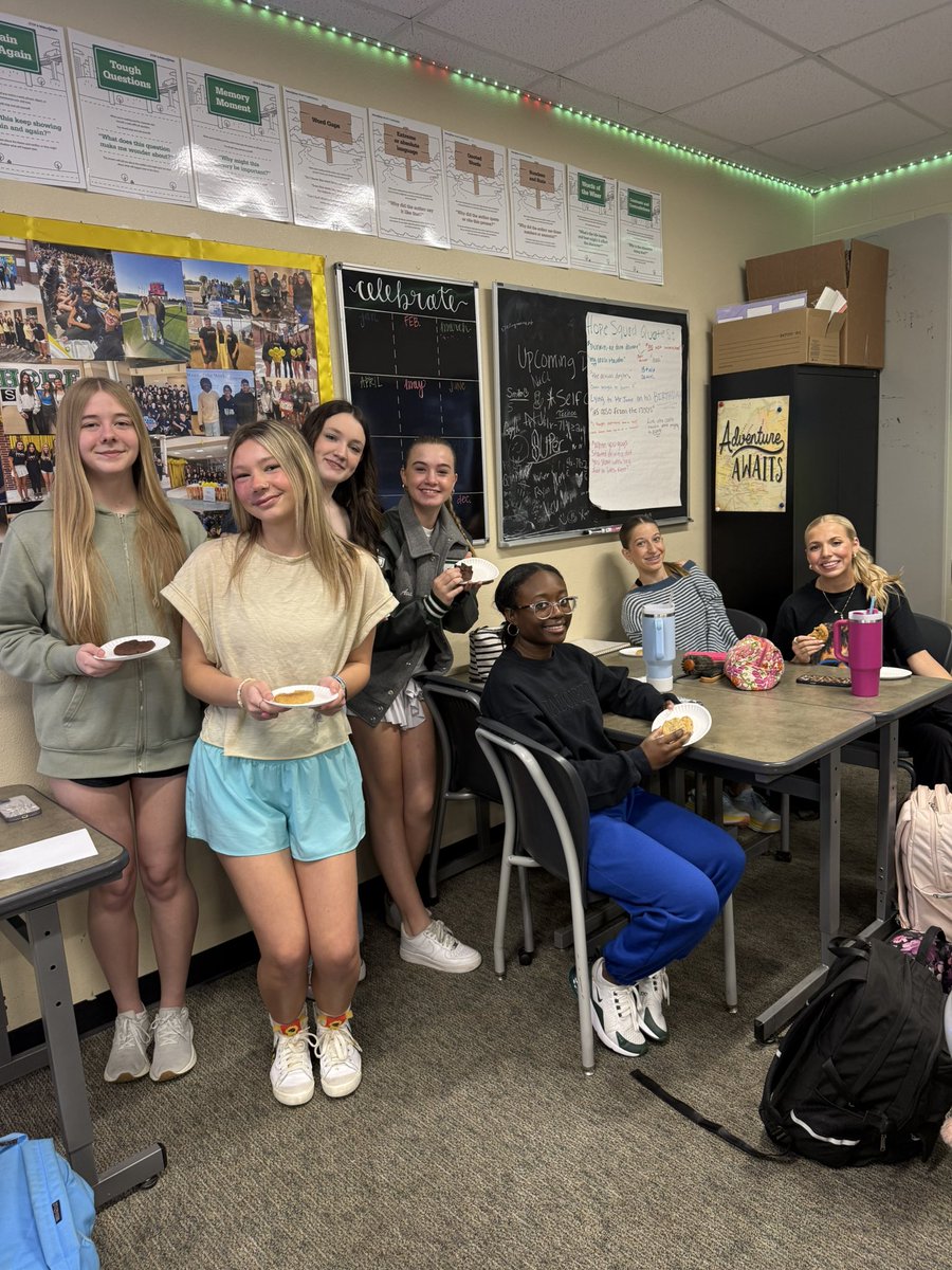 Hope Squad was treated by the district for being one of the finalist for best hope week/hope walk! 

Such a treat to get everyone together to share a goodie! 

Happy Friday 🍪💛