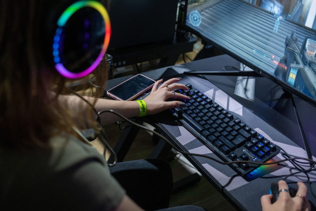 La industria de los videojuegos en Uruguay: un sector que crece y mira hacia el exterior

🔊Escuchá la entrevista a Laia Braboza (<a href="/Laiabee/">Laia Bee (ⓛ ω ⓛ)</a>), co-fundadora del estudio <a href="/PincerGames/">PincerGames</a>

radiocarve.uy/la-industria-d…