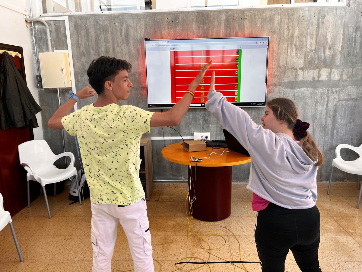 Fgilgayarre's tweet photo. Del 7 al 10 de abril celebramos la 2ª Semana de la Creación y la Innovación en el Colegio Gil Gayarre 🎉 Tecnología, creatividad, camisetas personalizadas y un gran desfile final. 
+info: https://t.co/mvn6i59AAG
¡Gracias a #VelillaGroup por su apoyo! 📷#Innovación #GilGayarre https://t.co/f6rHmznR1O