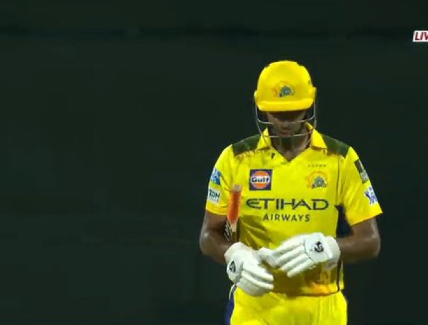Can’t bat, can’t field, can’t bowl

But brother can speak as a scientist on youtube. Have some shame <a href="/ashwinravi99/">Ashwin 🇮🇳</a>