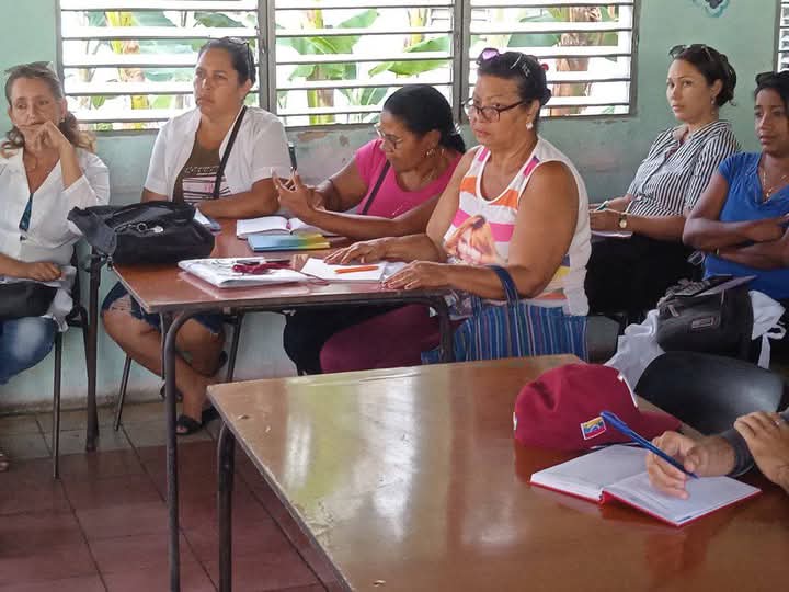 HenryAndre19942's tweet photo. Intervención Educativa Preventiva en poblado del Cristo con la participación de  los factores de la comunidad, agencias y agentes. #DpeSantiago #CubaMined #Cuba. https://t.co/anUvu5Q6PT