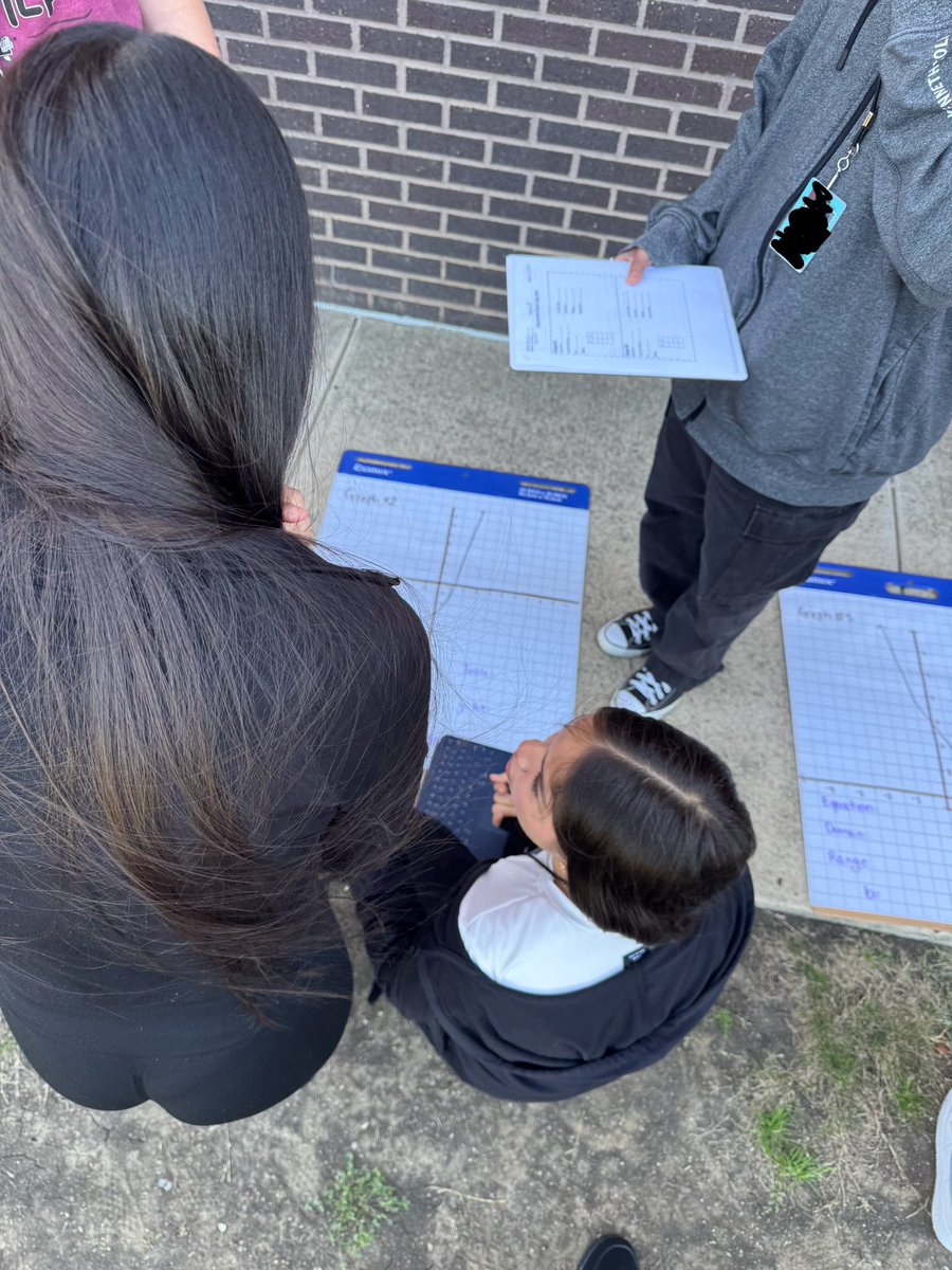 Lori Mowl tweet media