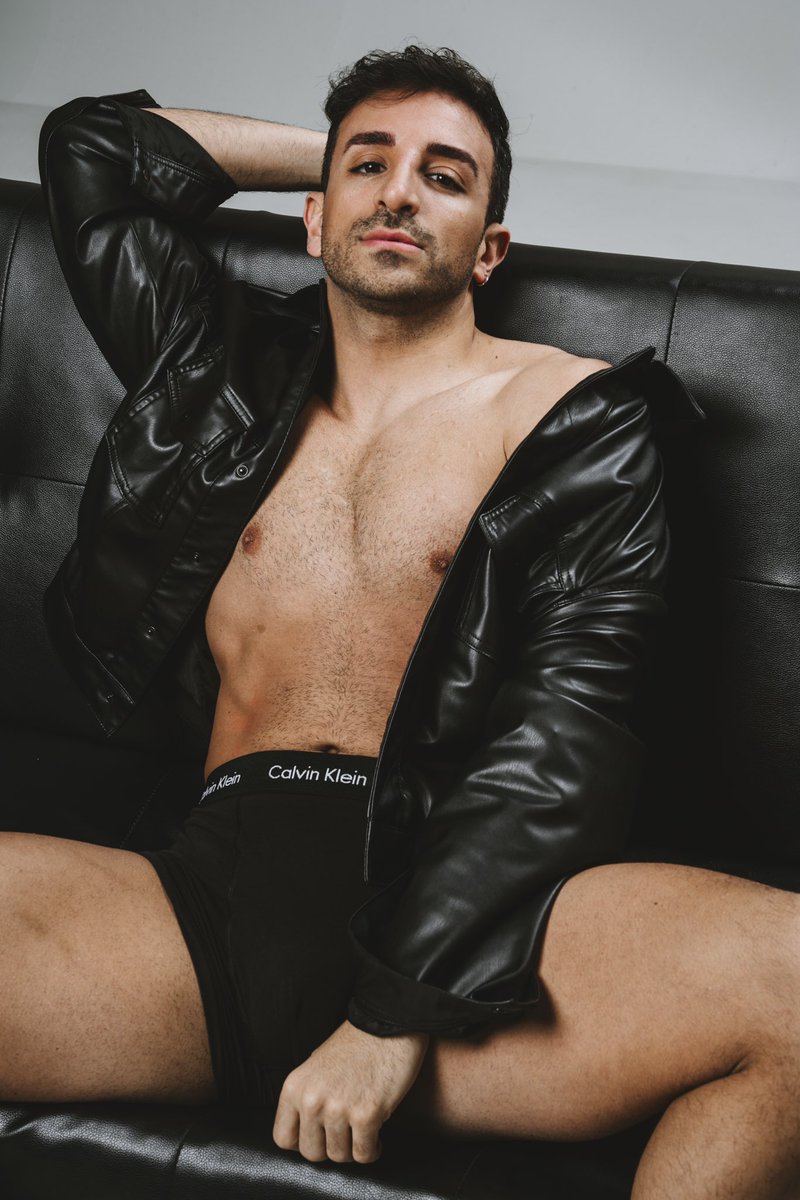 itsjustalf0's tweet photo. Sul mio BodyBody 

#MiAmiOMiOdi
#CalvinKlein
#MaleModel
#DancerVibes
#BodyGoals
 #OOTD
 #BlackAndWhite
 #ItalianStyle https://t.co/D3dp4fiycV
