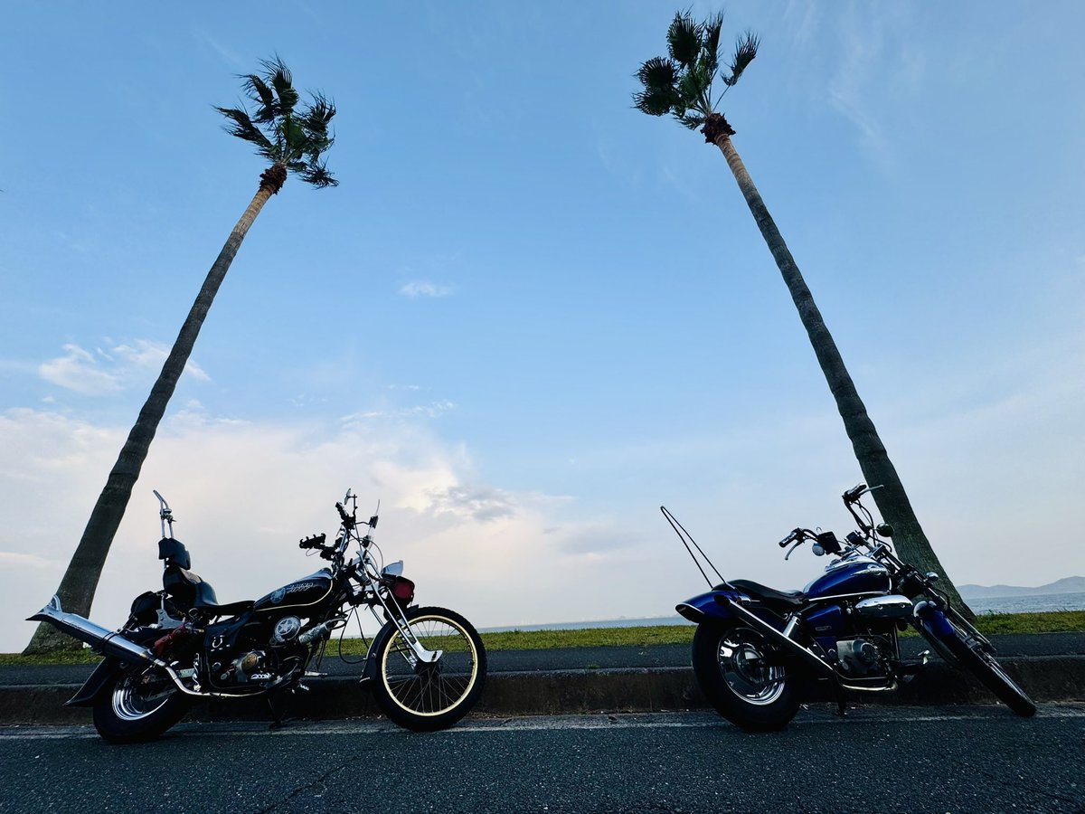 romesama_'s tweet photo. " マグナ50   MAGNA FIFTY "

突発ツーリング🛵💨💨
14時頃 愛知牧場 合流
からの 蒲フォルニアへ
からの半田のアメリカンなハンバーガー屋さん K's Pitへ
夕方には帰る予定で薄着だったので夕方から極寒でした🤣

#マグナ50
#MAGNAFIFTY
#ゼロハン
#原付
#4mini
#アメリカン
#50cc
#原付一種
#愛知 https://t.co/ojEShJ4e7Y