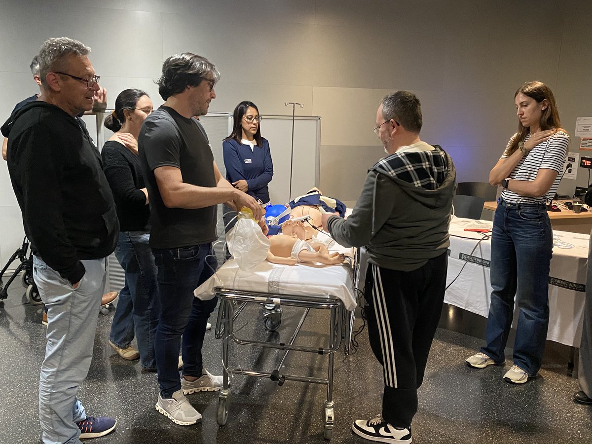 Formando especialistas en simulación para potenciar el camino para mejorar la seguridad del paciente! Gracias Jose y Melina! <a href="/SimIAlicante/">SimIA</a> <a href="/anestcritic/">anestCRITIC</a> <a href="/HospitaldeDenia/">Hospital de Dénia</a>