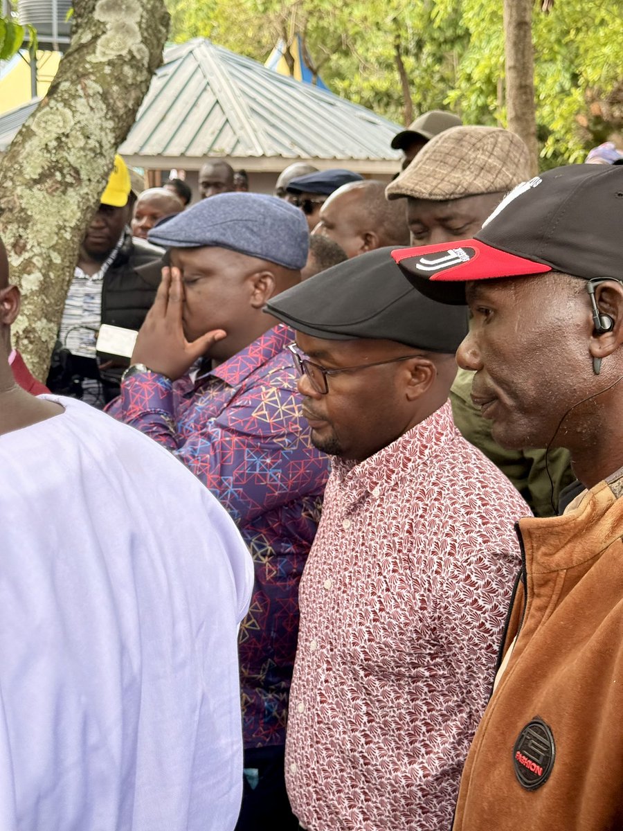 silasjakakimba's tweet photo. IN KASIPUL, Homa-Bay County to condole with the Family of our Nyanza Region & Homa-Bay County Ranking Member of The Ruling Formation UDA, Mr. Otore. Our colleague lost his son in a road accident days ago, which accident occurred as the son and his fellow students were enroute home after schools closed for the Term. Watimo mos ahinya, Elder Otore - and Nyasaye mondo oket chuny wuoyi matin, Kama okwe🙏🏿.
@ray_omollo