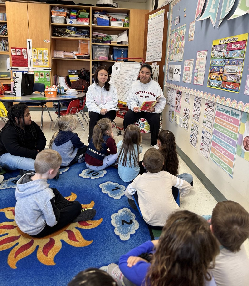 MOH_MPS's tweet photo. MHS students visited Kindergarten, First, and Second Grade classrooms to read stories and celebrate Read Across America! 📚✨#ReadAcrossAmerica #ReadingTogether https://t.co/6lNn31j5Z4