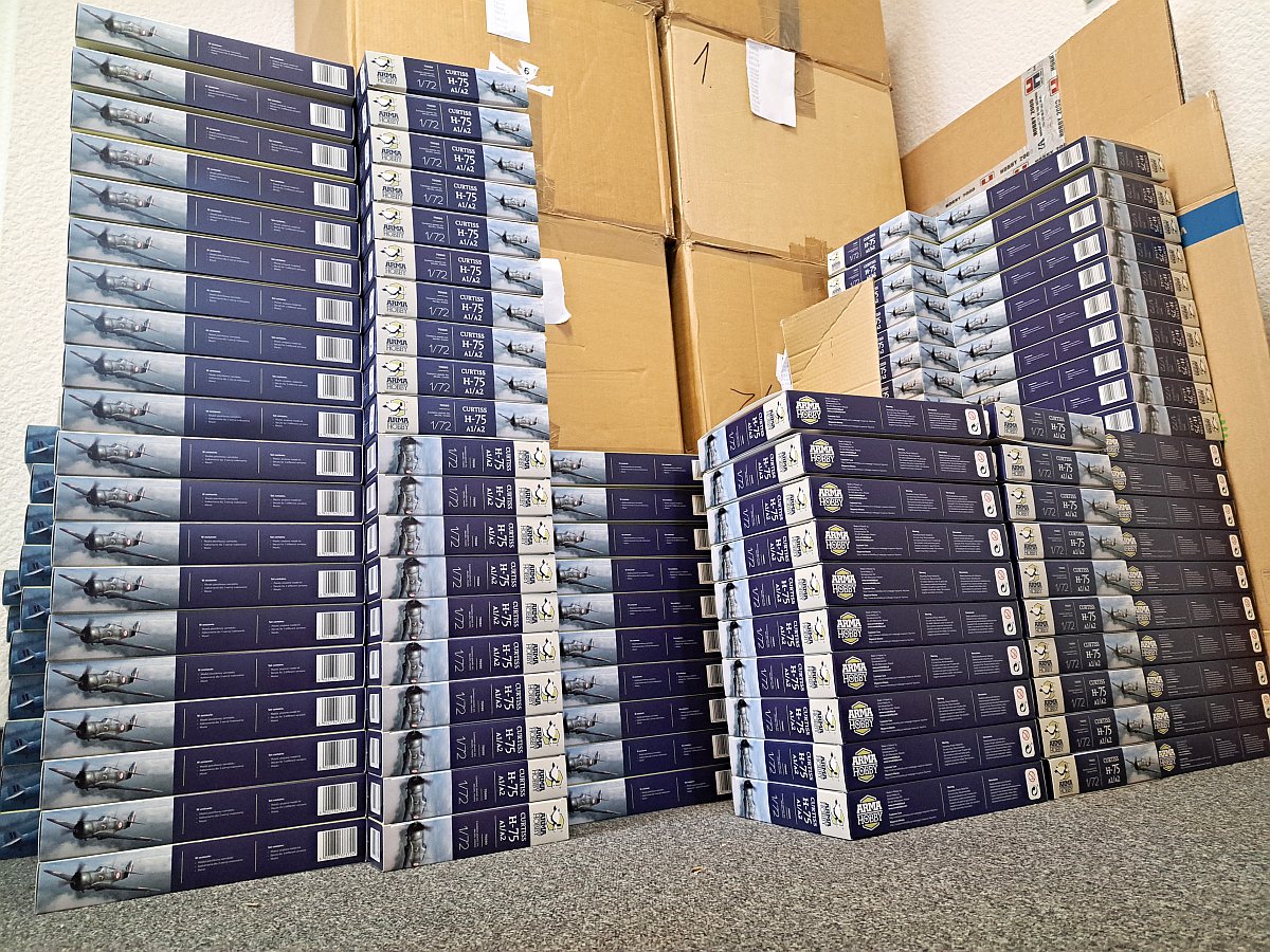ArmaHobby's tweet photo. 1/72 Curtiss - we're starting shipping!
Yesterday Curtiss H-75A hot sprues arrived straight from the mould. The kit is super cool!

…and @MarCiepierski ALMOST finished his model build from the test sprues. See the first photos!

Last day of promotion: https://t.co/MMt6Z6xO2p https://t.co/XnAhxOthvj