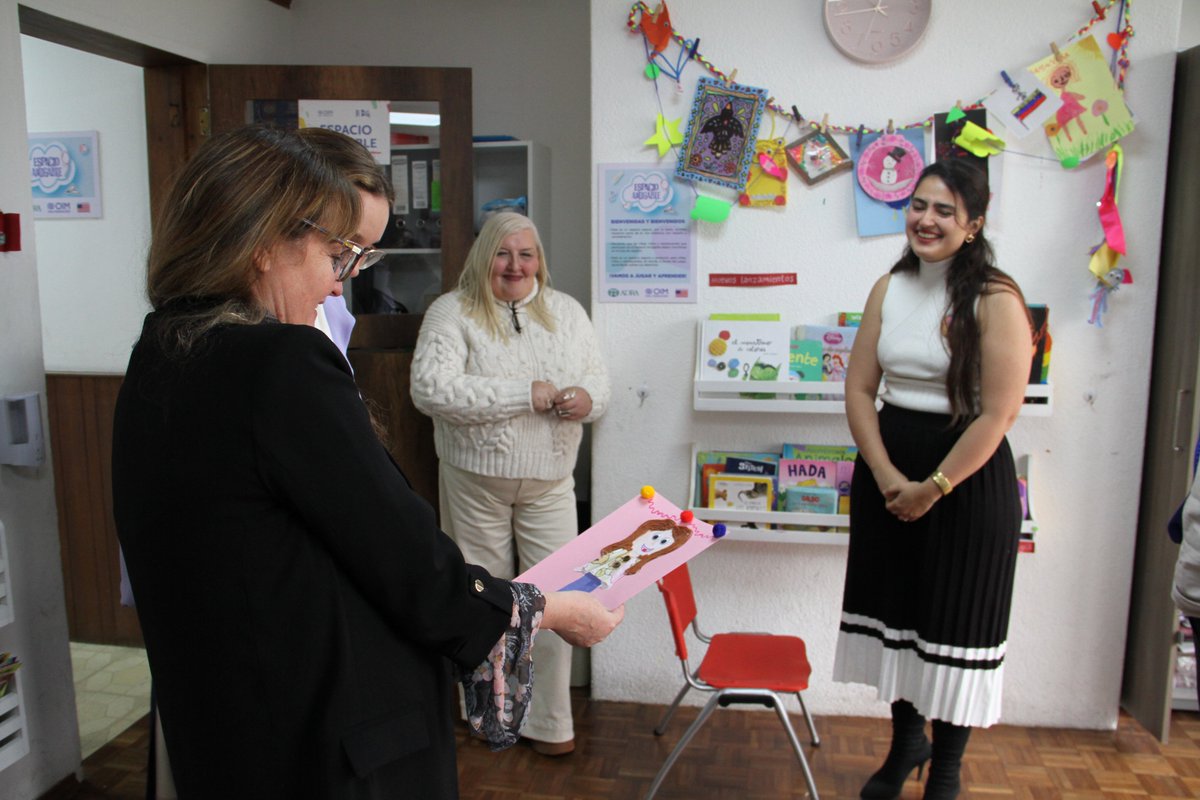 OIMEcuador's tweet photo. 🤝 Elena Palomar Torralbo, Coordinadora de @aecidecuador 🇪🇸, visitó el #CentroAMOR de @OIMEcuador.
En su visita, conoció nuestros proyectos y programas en favor de las personas migrantes y comunidades locales con el objetivo de explorar nuevas vías de colaboración técnica. 💙 https://t.co/ki3Ar4husd