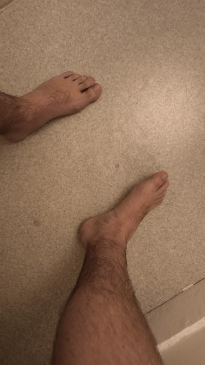 DomTop20eme's tweet photo. Mes panards a lécher, sucer, embrasser. Recherche aussi repose pieds https://t.co/6ENOw326B0
