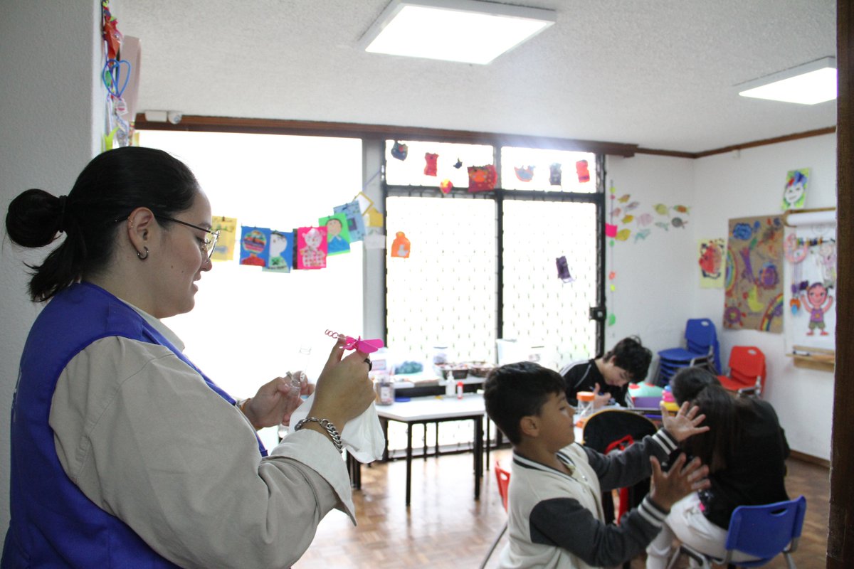 OIMEcuador's tweet photo. 🤝 Elena Palomar Torralbo, Coordinadora de @aecidecuador 🇪🇸, visitó el #CentroAMOR de @OIMEcuador.
En su visita, conoció nuestros proyectos y programas en favor de las personas migrantes y comunidades locales con el objetivo de explorar nuevas vías de colaboración técnica. 💙 https://t.co/ki3Ar4husd