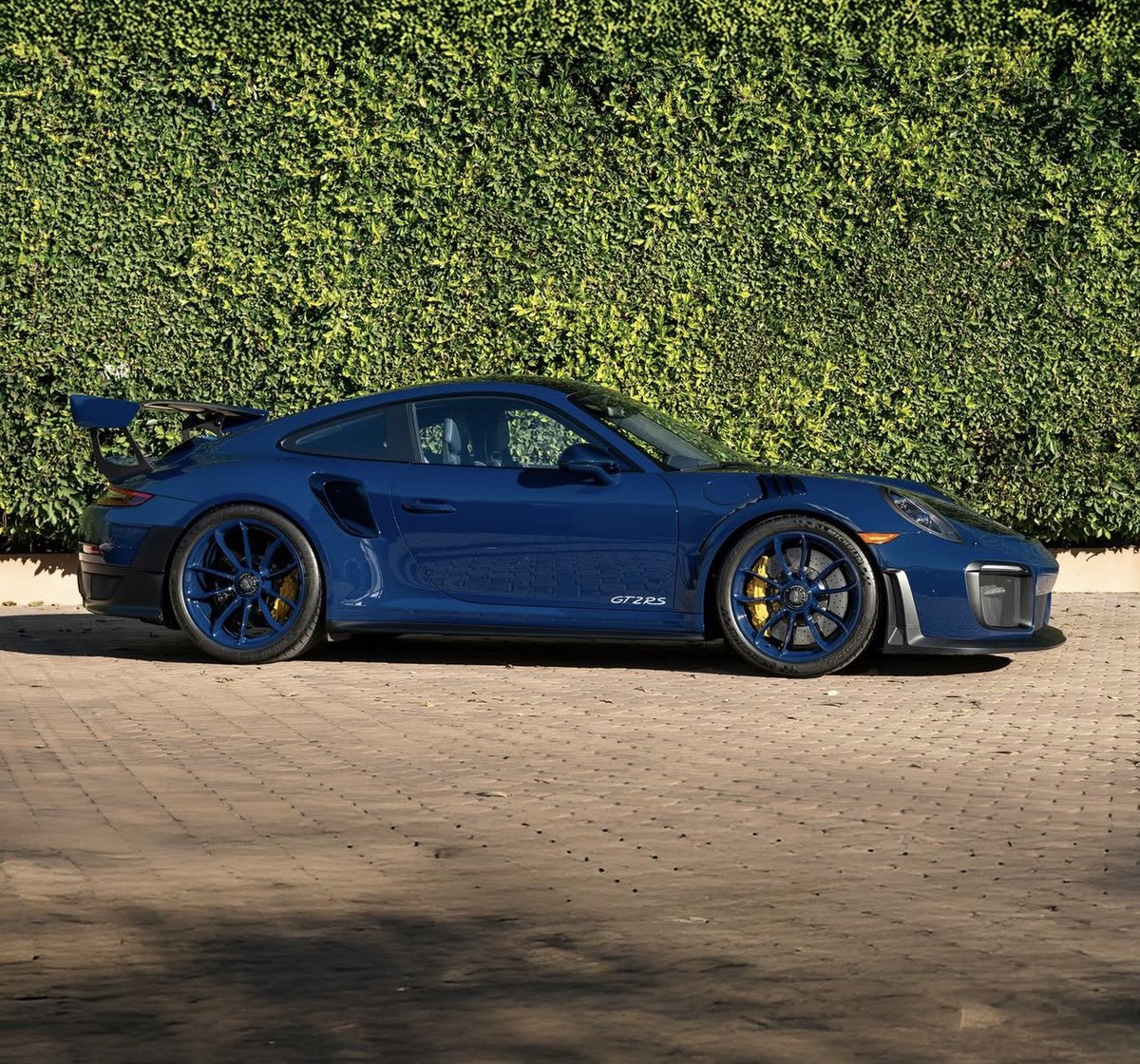 PorscheCIub's tweet photo. Paint-to-Sample Albert Blue 991 GT2 RS https://t.co/4RXqff0UfC