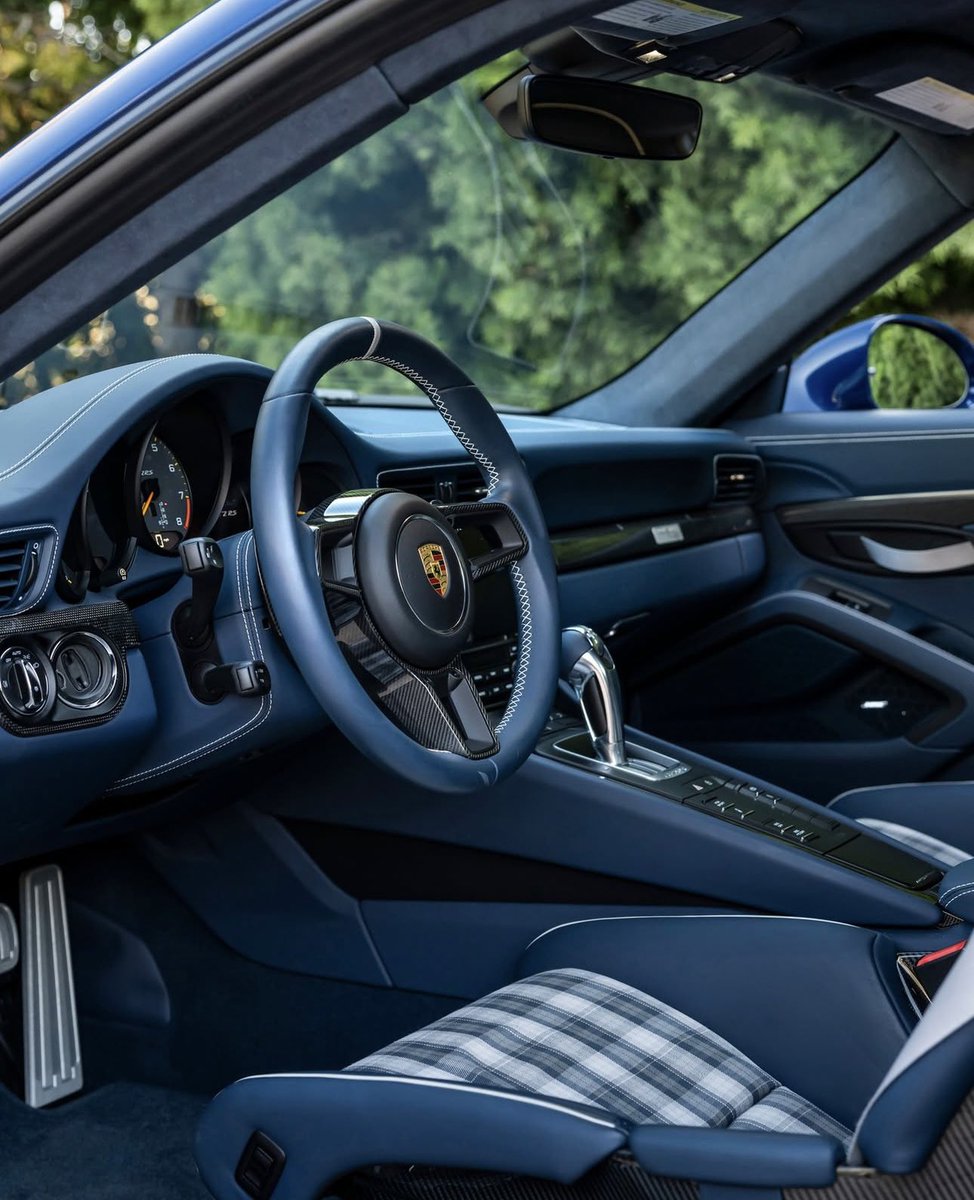 PorscheCIub's tweet photo. Paint-to-Sample Albert Blue 991 GT2 RS https://t.co/4RXqff0UfC