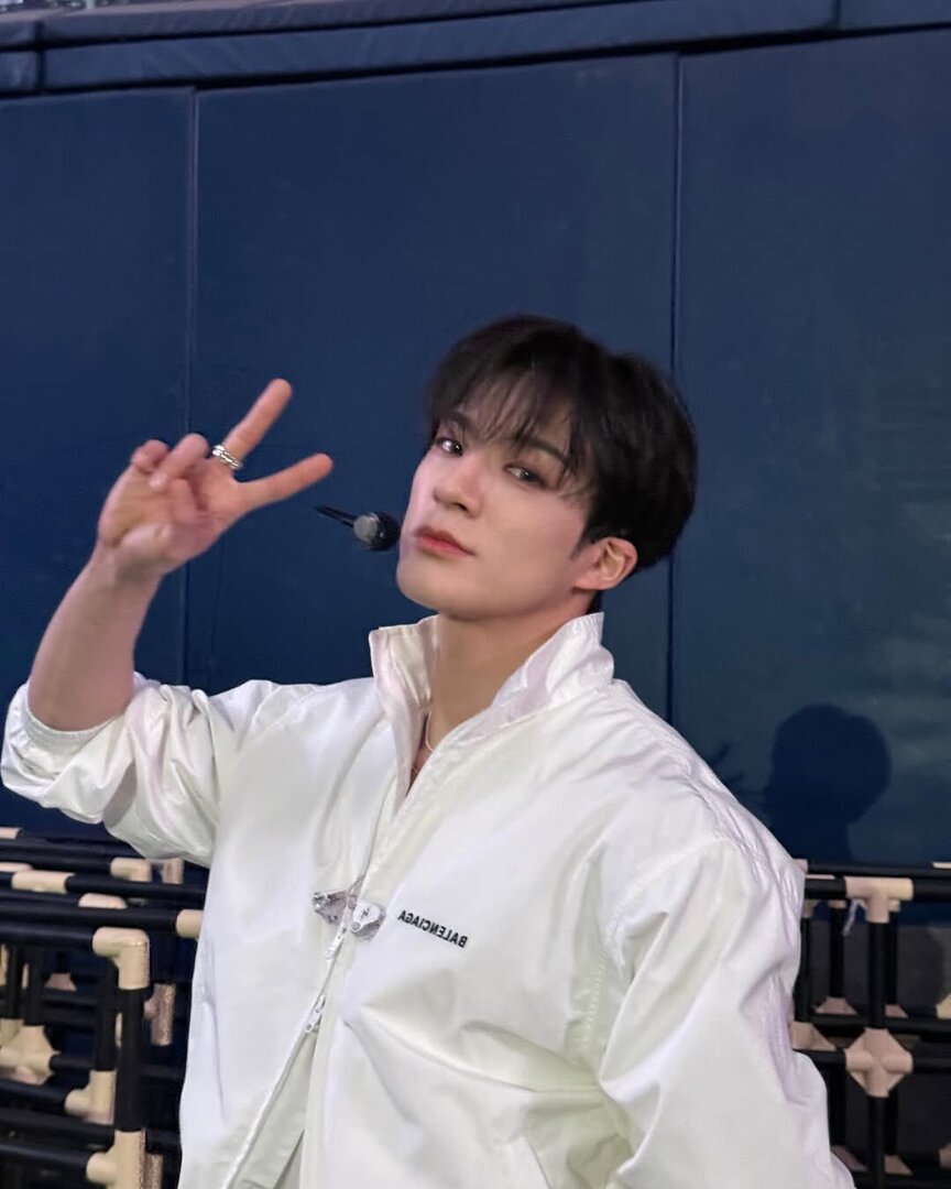 USE ' HEY / ✉️ ' - ENGLISH ONLY tweet media