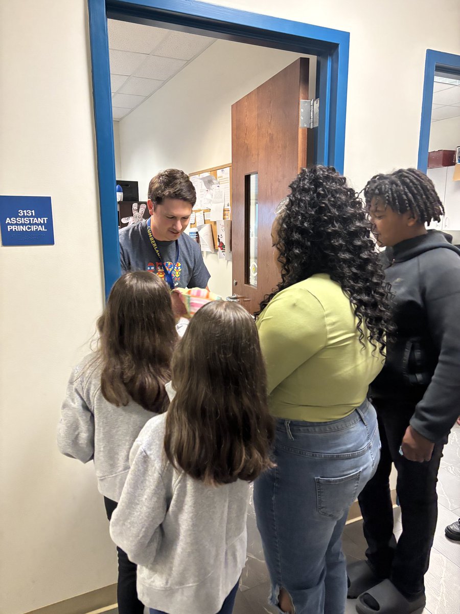 𝐻𝑒𝓁𝑒𝓃 𝒜𝓂𝑒𝓈, 𝑀.𝐸𝒹 tweet media