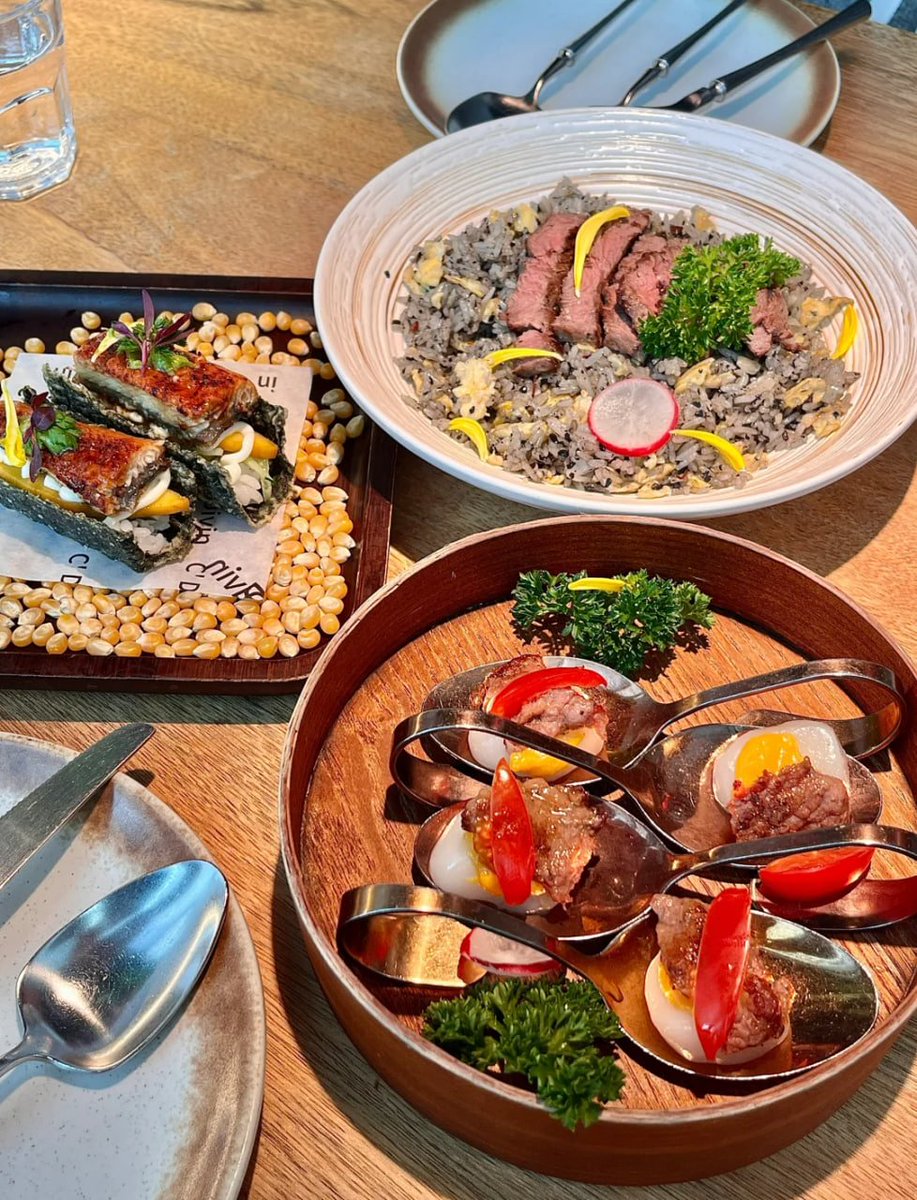 ステーキの黒トリュフとぺリトックが美味しいです😋😋