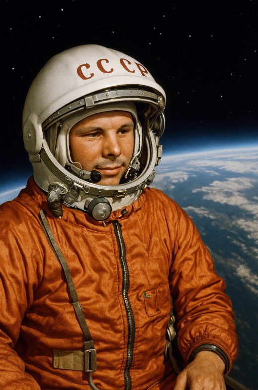 FactsoftheDay30's tweet photo. 🚀 April 12: Yuri Gagarin became the first human in space (1961).
 🎂David Letterman was born in 1947.
#FactsOfTheDay2030 #April12 #HistoryMakers #AmericanHistory #Legends #hits #GlobalLegends #Art #WorldCulture #TimelessVoices #Freshstoriesweekly #GlobalHistory https://t.co/kIjV3XZTvb