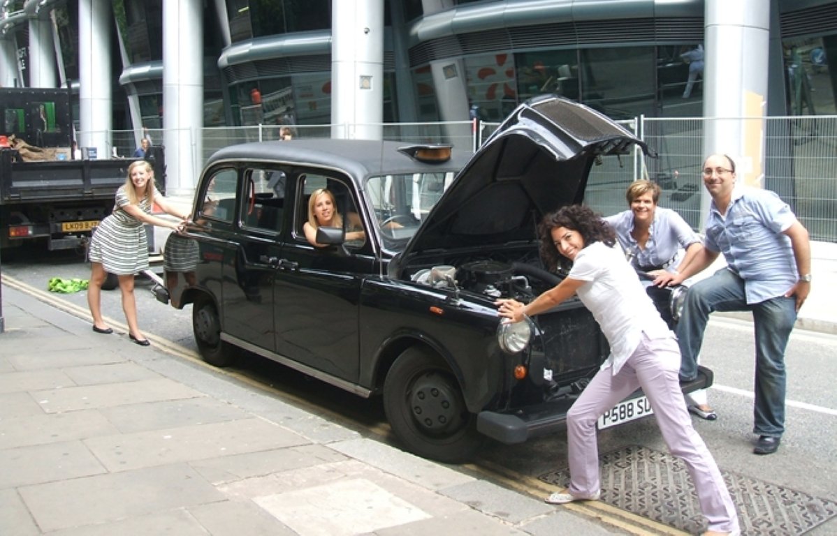 teambuilding_co's tweet image. Hop into a classic black cab and embark on the ultimate treasure hunt across the city! 🗺️🔎 Solve clues, complete challenges, and race to the finish line—all while discovering hidden gems.
#TreasureHunt #LondonAdventure #RaceToWin #londonevent #events #awayday #treasurehunt #work