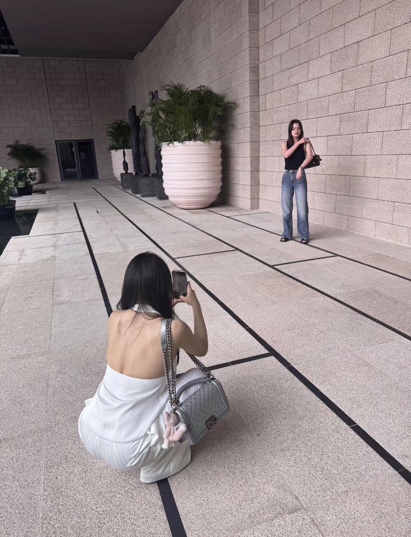 sarabeckwari2's tweet photo. Yesterday Awww you always have fun with friends who know how to take nice photos, it's great Fay and bamee and becky 💕☺️

#beckysangels
#bameech
#ffayfayy ‌ https://t.co/RARsQlhkOb