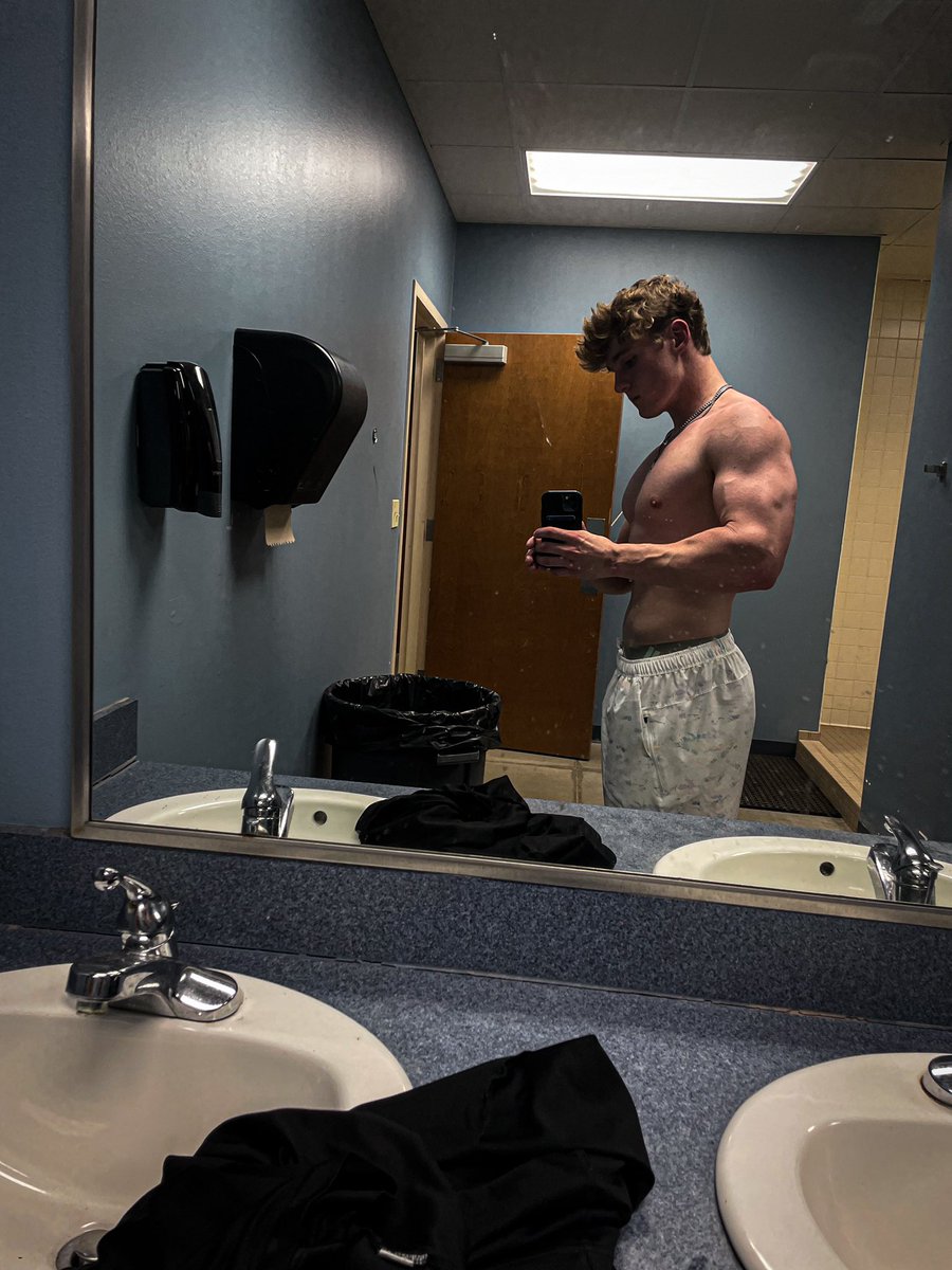 Back to 210lbs, getting to 220lbs. Getting ready for next season!!! <a href="/WillistonFB/">Williston Football</a>