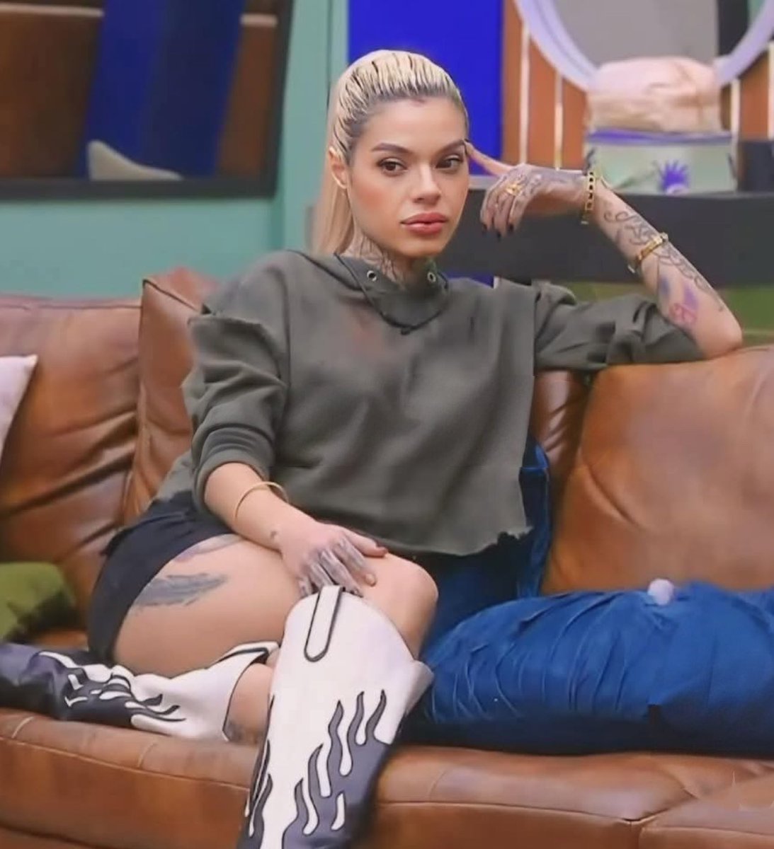 Mi nena hoy sirvió outfits, dio frases, dio saludo, dio me vale vrga lo que opines, dio yo soy all star. Y SOPORTEN LAS ATACADASSSSSS 💅🏻 

#LCDLFAIlStars #LCDLF5 
#MelissaGate #PandillaGate
#LaCasaDeLosFamososCol2 #LaCasaDeLosFamososCol2