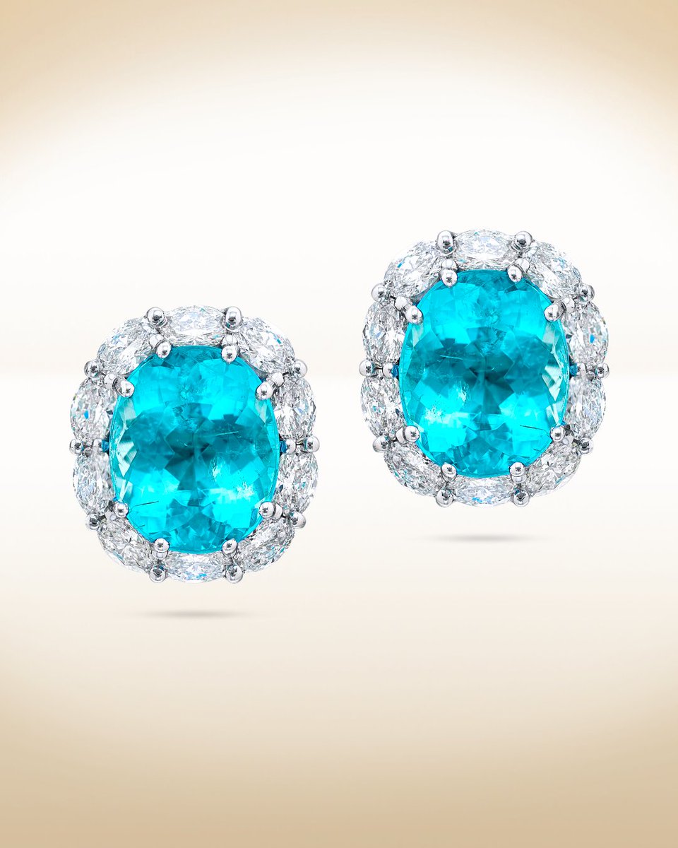 JewelsByStar's tweet photo. Paraibas' electric blue hues are the perfect pop of color for your spring looks. These earrings features certified oval paraibas, embraced by oval diamonds and pure platinum. (Style 0779-097)
.
.
.
#jbstar #jewelsbystar #DazzlingBeauty #paraiba #paraibaring #luxury https://t.co/c9s5EADISr