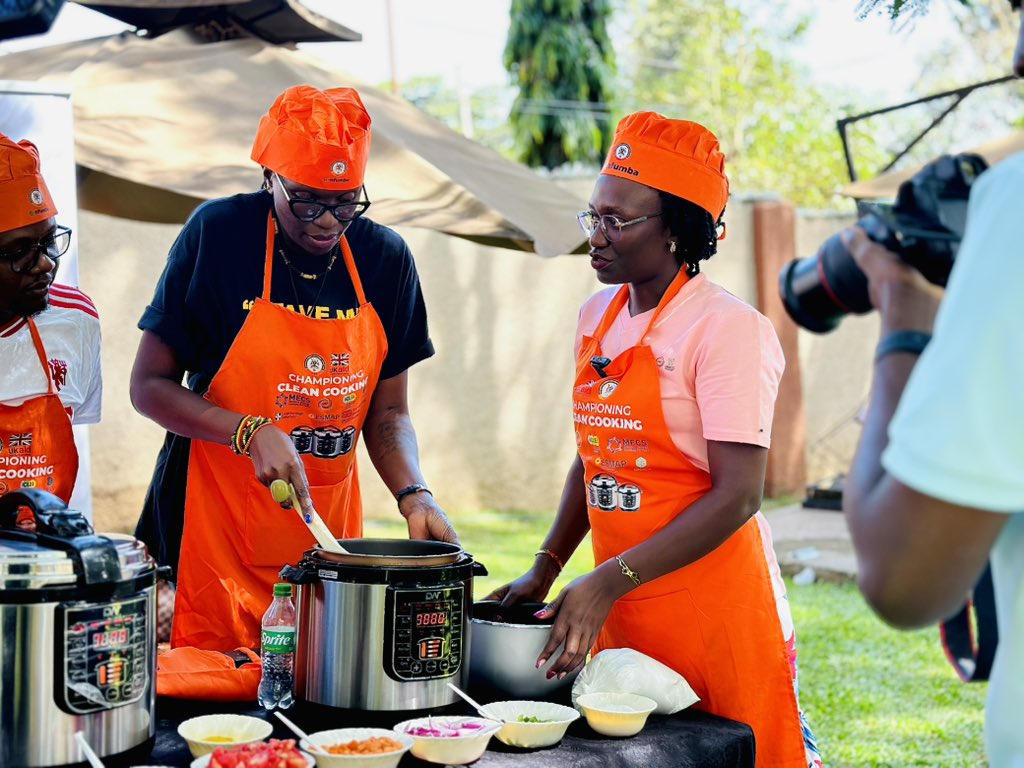 CapitalFMUganda's tweet photo. Cooking smart and saving energy! The Clean Cooking Demo showcased electric pressure cookers in action. Attendees got a chance to learn, experience, and grab theirs at subsidized prices all in the spirit of championing clean energy!
#CleanCookingUG #EnergySmart #ElectricPressureCookers #SustainableLivingUG #CleanEnergyUG