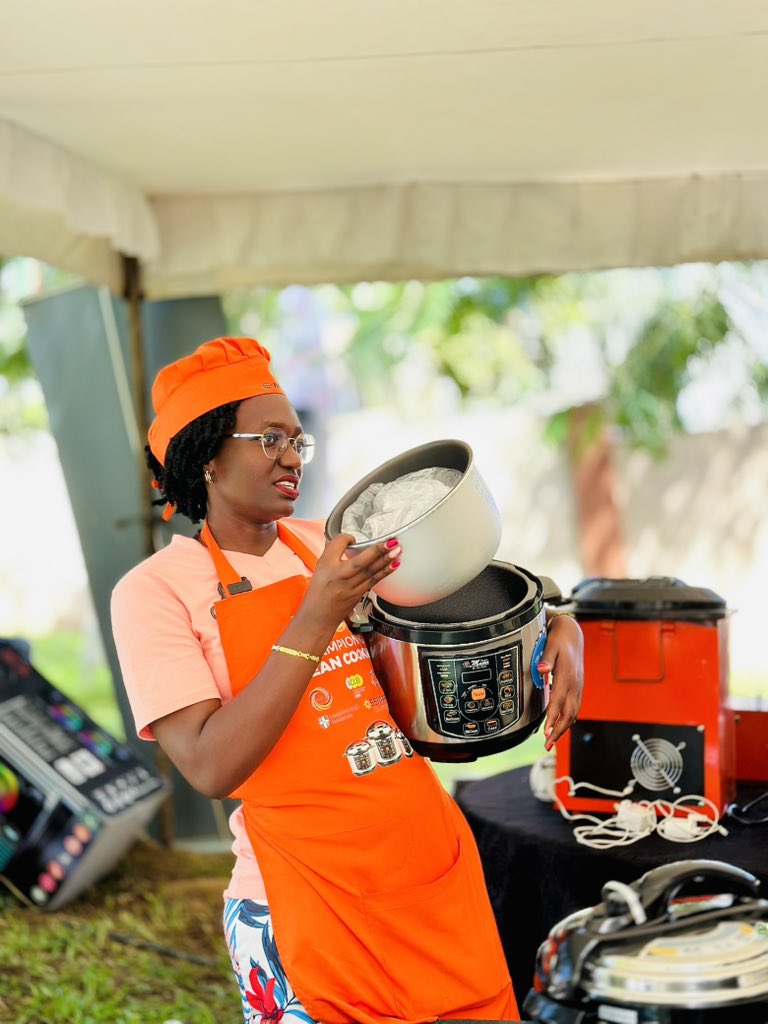 CapitalFMUganda's tweet photo. Cooking smart and saving energy! The Clean Cooking Demo showcased electric pressure cookers in action. Attendees got a chance to learn, experience, and grab theirs at subsidized prices all in the spirit of championing clean energy!
#CleanCookingUG #EnergySmart #ElectricPressureCookers #SustainableLivingUG #CleanEnergyUG