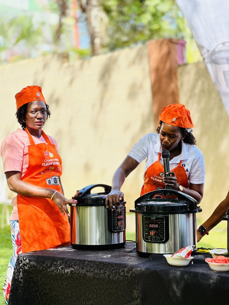 CapitalFMUganda's tweet photo. Cooking smart and saving energy! The Clean Cooking Demo showcased electric pressure cookers in action. Attendees got a chance to learn, experience, and grab theirs at subsidized prices all in the spirit of championing clean energy!
#CleanCookingUG #EnergySmart #ElectricPressureCookers #SustainableLivingUG #CleanEnergyUG