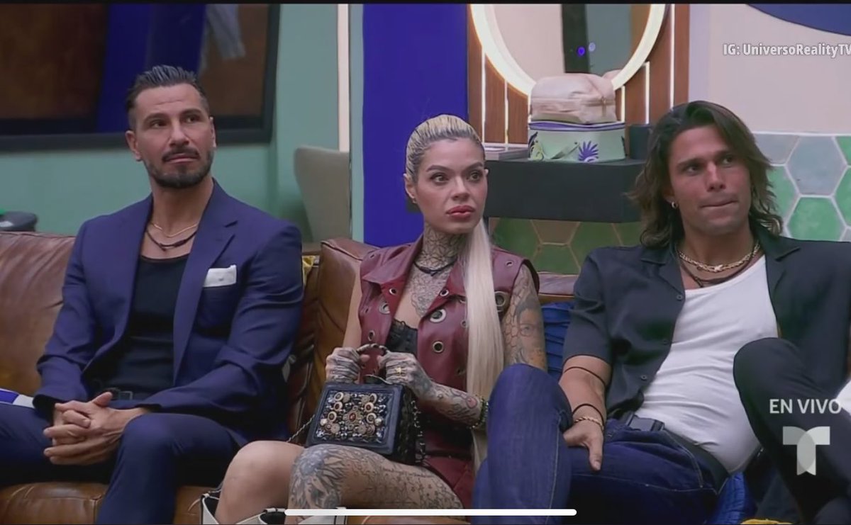 Ella luce ahí, una reinota 😍

#LCDLFAllStars #MelissaGate
#LaCasaDeLosFamososCol2 #LaCasaDeLosFamososCol2