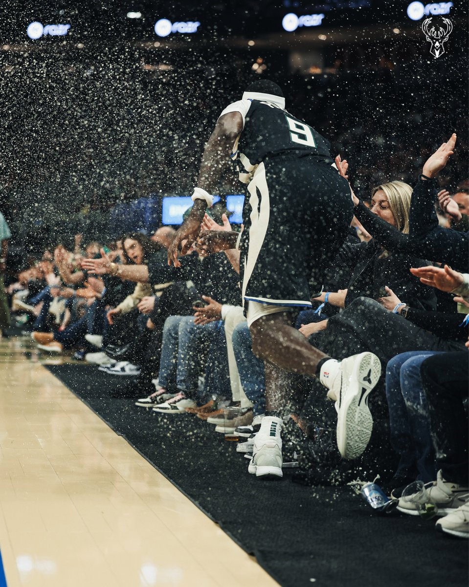 Bucks's tweet photo. Beer and basketball. https://t.co/nSmVi7Cgj4