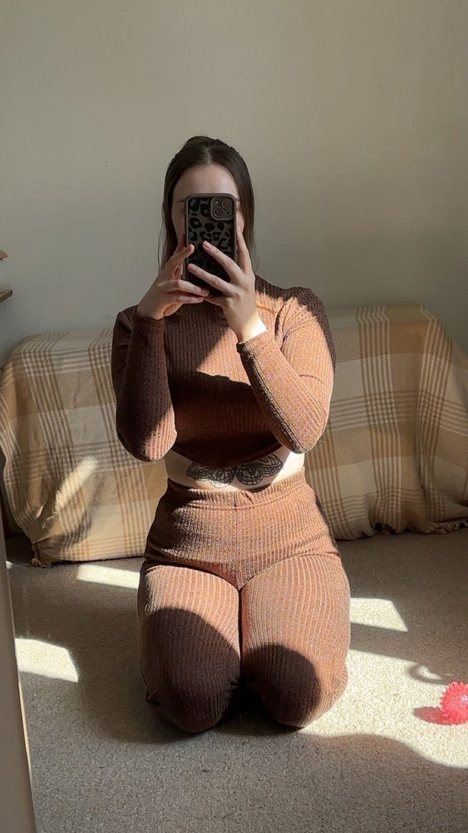 bambigodess's tweet photo. Not yours 💸#findomnewbie #paypig #PaypigProblems https://t.co/zgdSLvYtne