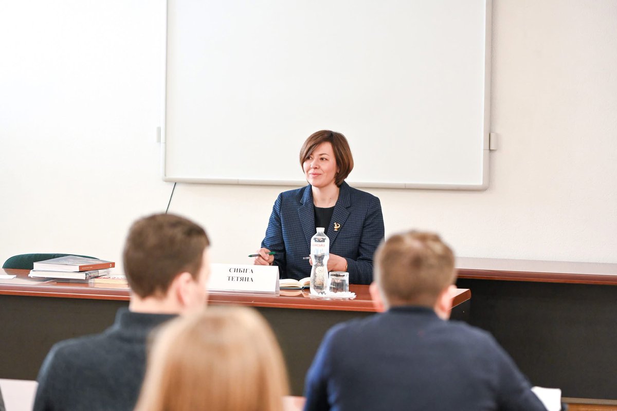 On April 11, <a href="/DipAcademyUA/">Diplomatic Academy of Ukraine 🇺🇦</a> wrapped up a 6-week training for new diplomats.

The final week covered cultural diplomacy &amp; political analysis. Speakers included <a href="/TSybiha85264/">Tetiana Sybiha</a> &amp; Oleksandr Hryhorenko.

Dep. FM Olexandr Mischenko urged participants to serve 🇺🇦 with dedication.