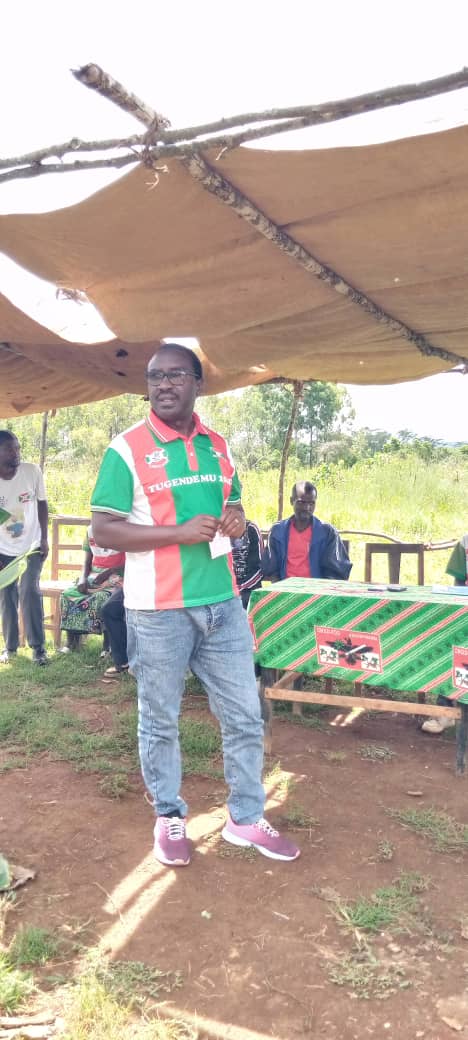 CnddB43209's tweet photo. #Cndd_FddBuhumuza
#Cndd_FddButaganzwaCommune
Kuruyu 11/04/2025 ubuserukizi bw'umugambw muri  commun #Butaganzwa bwagendey imitumba ya #Nyagashubi na #Nyange zon #Rugongo muntumbero yo kwibutsa abagunyabanga ko biyemej gutsinda 100% mumatora buca aba kuwa 5/6/2025 naya zobandanya https://t.co/VzycoJTTvk