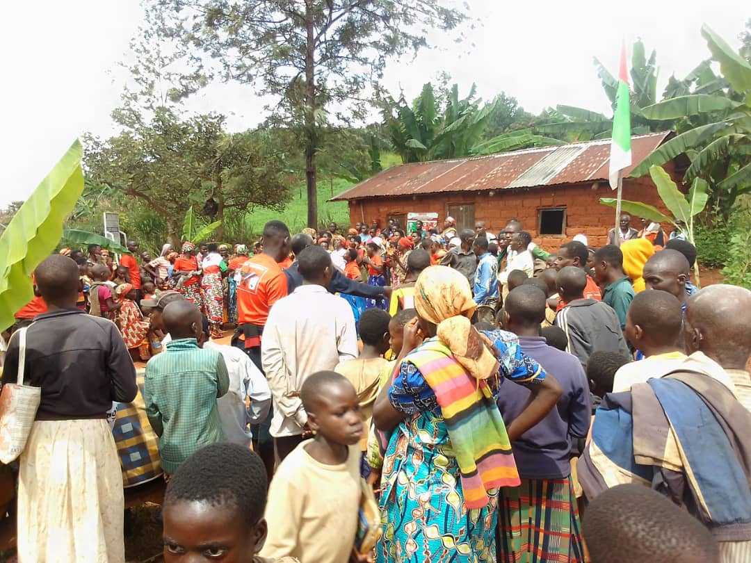 CnddB43209's tweet photo. #Cndd_FddBuhumuza
#Cndd_FddButaganzwaCommune
Kuruyu 11/04/2025 ubuserukizi bw'umugambw muri  commun #Butaganzwa bwagendey imitumba ya #Nyagashubi na #Nyange zon #Rugongo muntumbero yo kwibutsa abagunyabanga ko biyemej gutsinda 100% mumatora buca aba kuwa 5/6/2025 naya zobandanya https://t.co/VzycoJTTvk