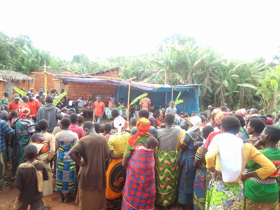 CnddB43209's tweet photo. #Cndd_FddBuhumuza
#Cndd_FddButaganzwaCommune
Kuruyu 11/04/2025 ubuserukizi bw'umugambw muri  commun #Butaganzwa bwagendey imitumba ya #Nyagashubi na #Nyange zon #Rugongo muntumbero yo kwibutsa abagunyabanga ko biyemej gutsinda 100% mumatora buca aba kuwa 5/6/2025 naya zobandanya https://t.co/VzycoJTTvk