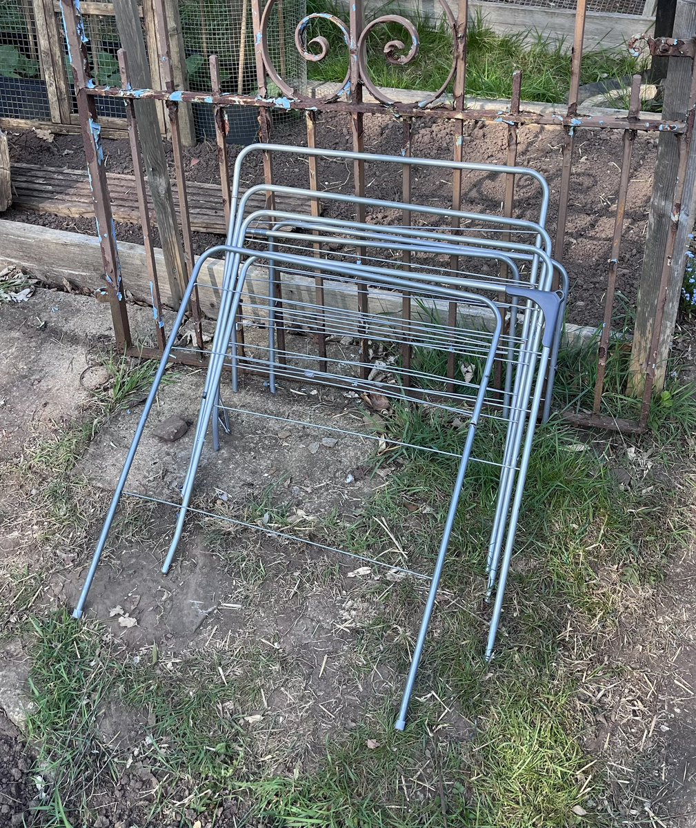 mygardentalkst1's tweet image. Afternoon folks … &amp;amp; so warm!
I do like a bit of upcycling. Never throw away your failing clothes horses … they can transition into the garden 😀👍🏼
#gardening #coldframe #netting 
Have a great weekend…