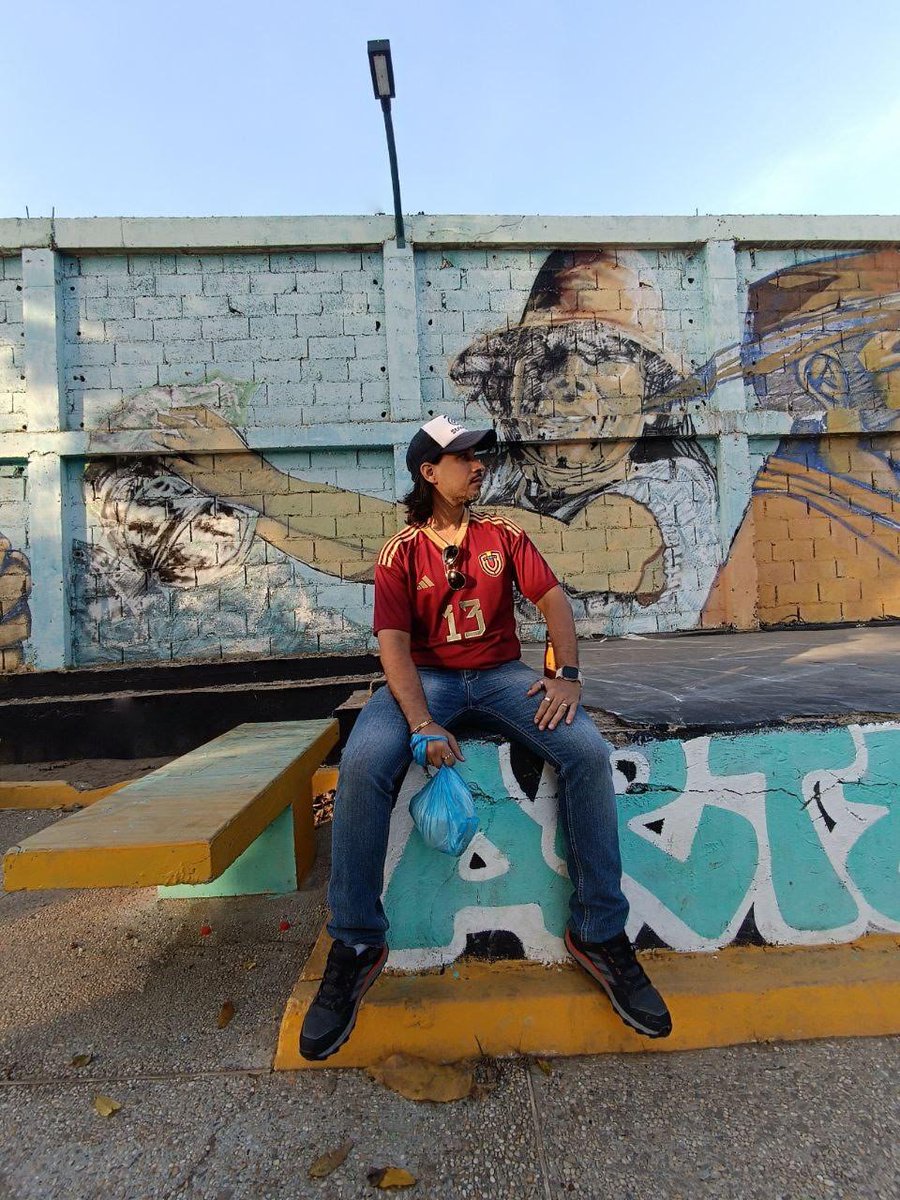 cgamardos's tweet photo. Mira a tu alrededor, cuánto estás ganando por vivir atado al trabajo y ponlo en una balanza con aquello que podrías estar perdiendo.

 La vida se hizo para vivirla no para trabajarla 

#stylelife #respira #11Abril https://t.co/bXpGkvpw29