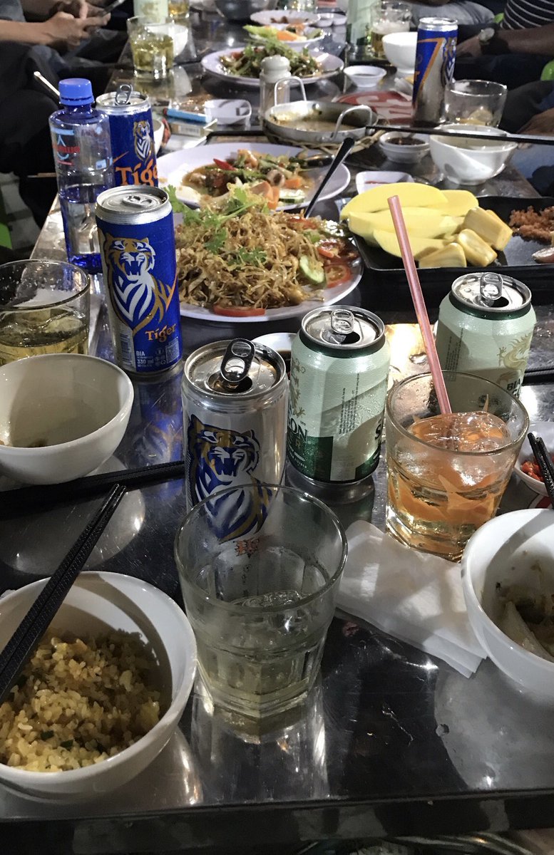 joylessqu2's tweet photo. Nhậu tiếp nàk🍺🍺 https://t.co/0fQIG2mH1v