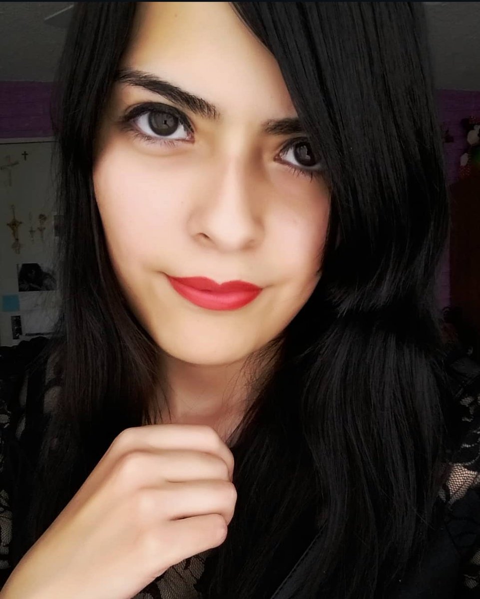 clauohnocturna's tweet photo. Hace unos ayeres 🖤☺️🦇🩶
⚜️ Instagram: claudiaohvlogs
#rockergirl #allblackeverything #black #beautiful https://t.co/EuTl733OLH