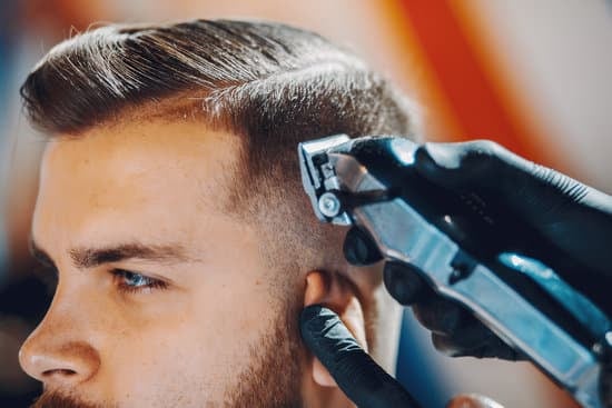 LockerRoomSalon's tweet photo. Want more than just a haircut? 🍺 TVs, top-notch products, and a free beverage with every service await at Locker Room Salon. 

This is grooming the way it should be: https://t.co/GmqPYM59hR

#MensSalon #HaircutGoals 🧴 https://t.co/E6Wq3Y4Jow