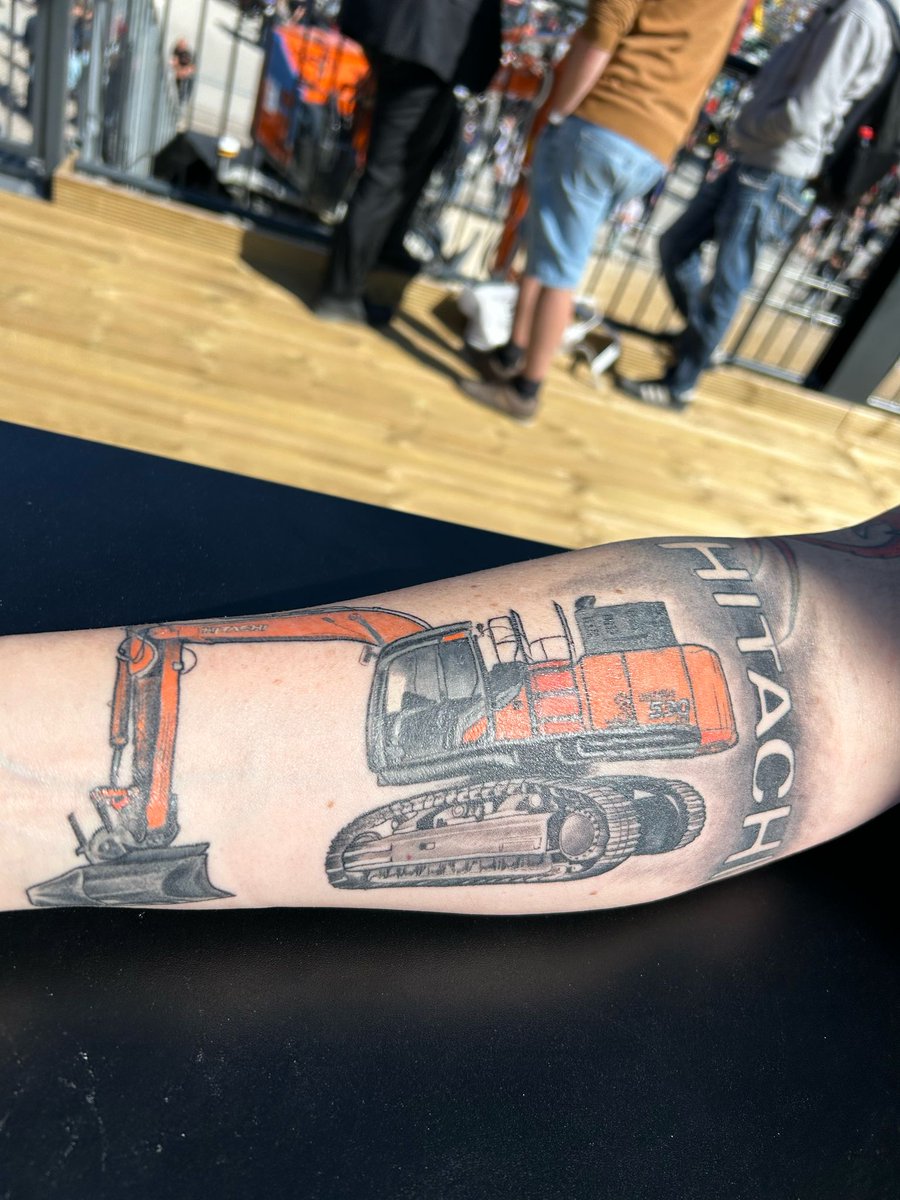 Hitachi Construction tweet media