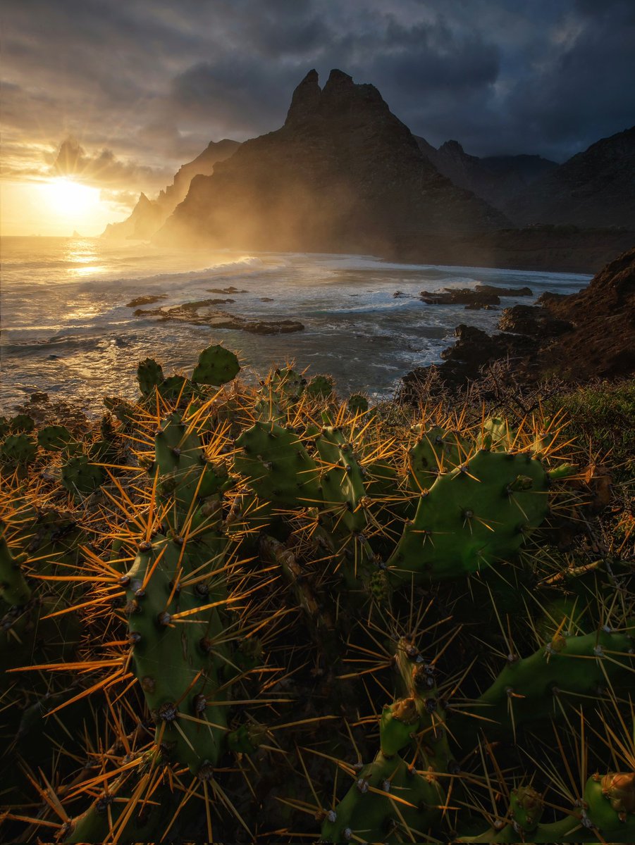 Primeros rayos en los Dos Hermanos.