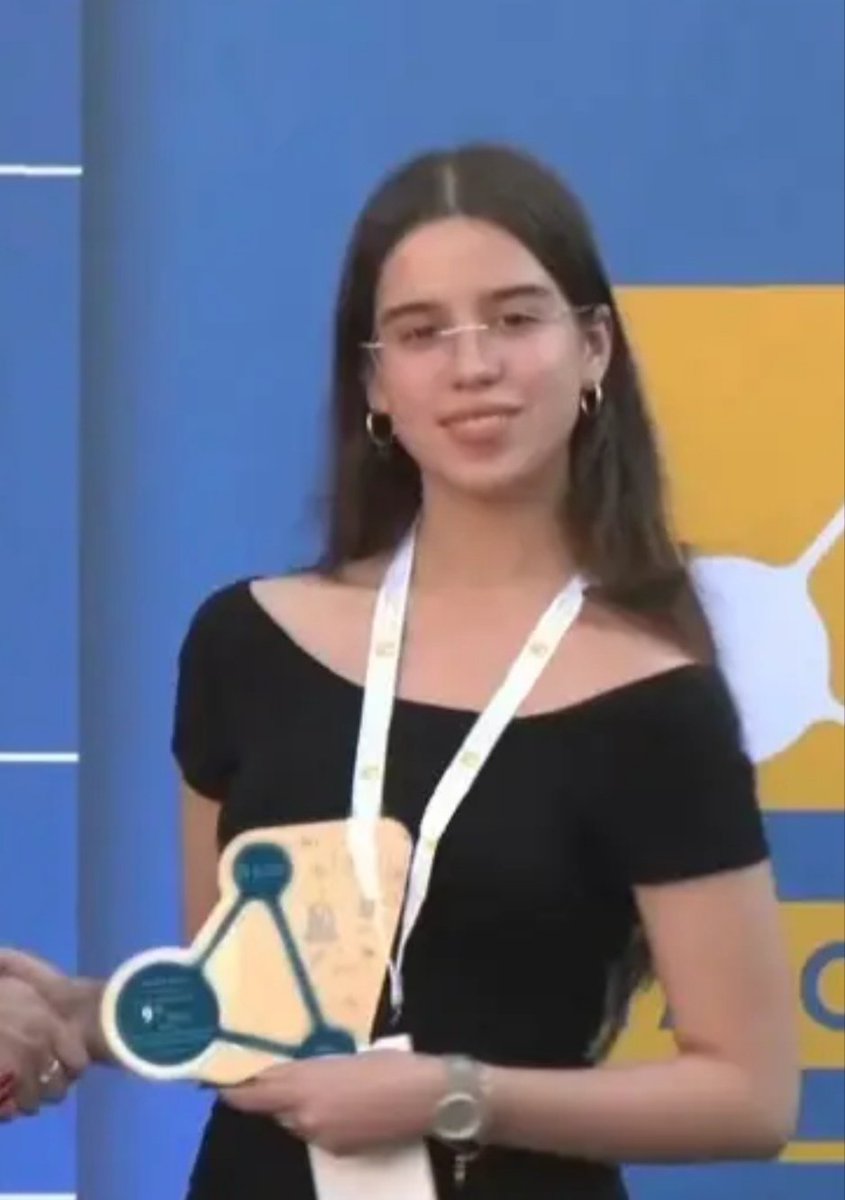 Όχι, δεν έγινε διάσημη κάνοντας challenge στο TikTok, ούτε πουλώντας lifestyle. Η Παρασκευή Συγγούνα μπήκε στο Χάρβαρντ με υποτροφία, με όπλα τη γνώση, την επιμονή και το ήθος. Αυτη είναι η αληθινη influencer. Μπράβο της!

#harvard #influencers #touni #τουνη